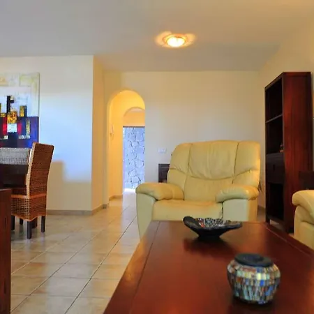 Playa Blanca Sleeps 6 Pool Wifi Villa *