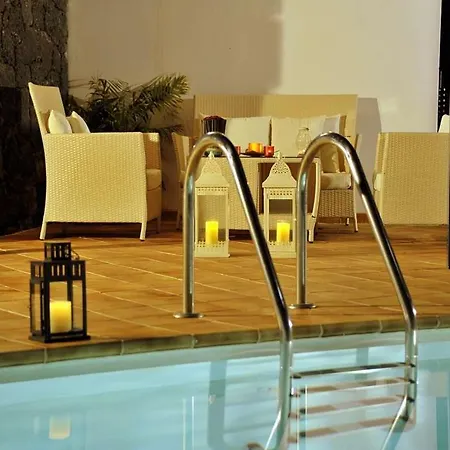 Playa Blanca Sleeps 6 Pool Wifi Villa